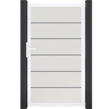 Záhradná bránka s vodorovnými líniami medzi dvoma stĺpikmi