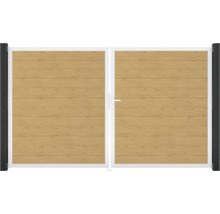 Záhradná brána s drevenou výplňou a bielym rámom