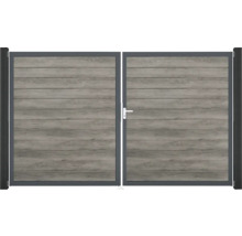 Dvojkrídlová brána s drevenou štruktúrou a rukoväťou