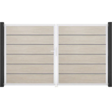 Dvojitá brána s vodorovnými drevenými prvkami a rukoväťou