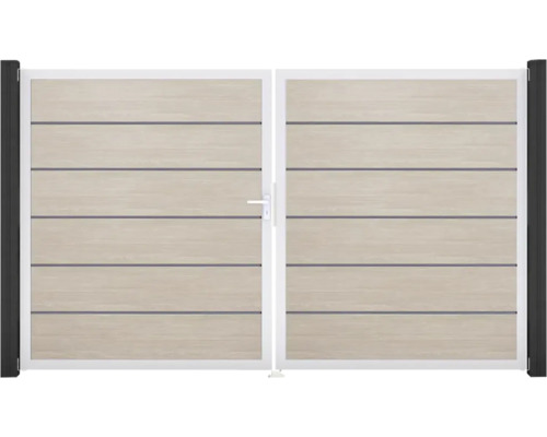 Dvojitá brána s vodorovnými drevenými prvkami a rukoväťou