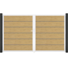 Dvojkrídlová brána s vodorovnými drevenými prvkami a kovovým rámom