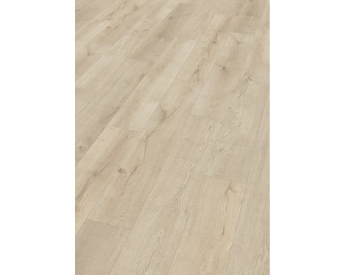 Položená laminátová podlaha so vzhľadom dreva