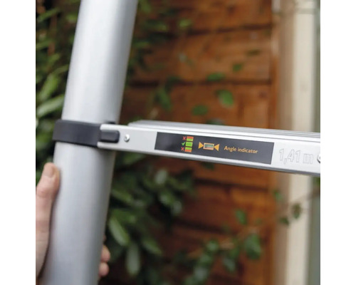 Detailný pohľad na rebrík s indikátorom uhla