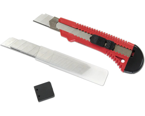 Rezací nôž s čepeľami a zásobníkom náhradných čepelí