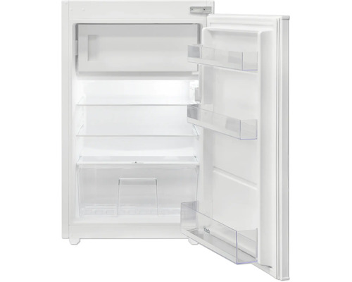 Otvorená malá chladnička s policami a dverovými priehradkami