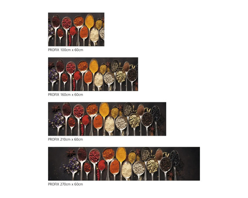Produktová fotografia s rôznymi veľkosťami motívu kuchynskej zásteny zobrazujúceho korenie v lyžiciach.