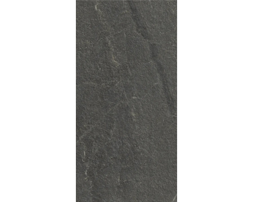 Tmavá bridlicová dlaždica s hrubým povrchom