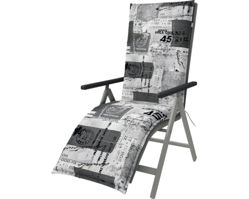 Záhradné ležadlo so sivou drevenou konštrukciou a polstrovaním s motívom poštových známok