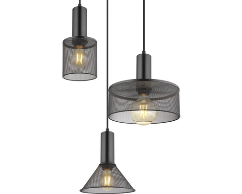 Závesné svietidlo s tromi čiernymi kovovými tienidlami a žiarovkami