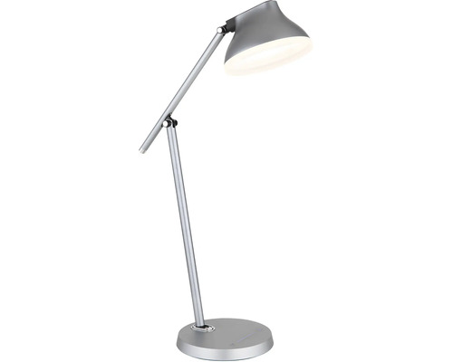 Strieborná stojacia lampa s nastaviteľným ramenom a okrúhlou základňou.