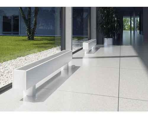 Dva radiátory pred oknom a chodbou