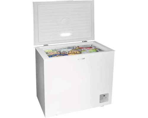 Truhlicová mraznička s otvoreným vekom a potravinami