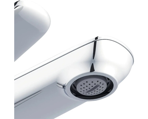 Detailný záber vodovodnej batérie s perlátorom