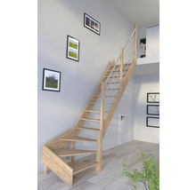 Drevené schodisko so zábradlím v obývacej izbe.