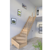 Drevené schodisko s nerezovým zábradlím v obývacej izbe.