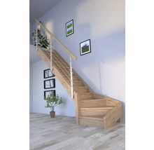 Drevené schodisko s kovovým zábradlím vo svetlej miestnosti