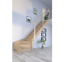 Drevené schodisko so zábradlím v obývacej izbe