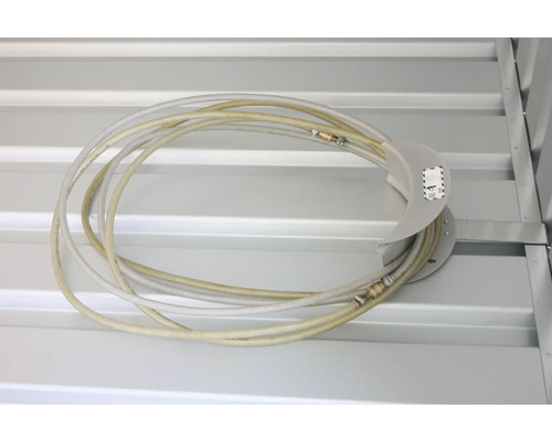 Vodná hadica na držiaku hadice