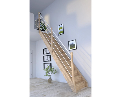 Drevené schodisko so zábradlím v interiéri