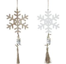 Dva drevené prívesky so snehovými vločkami so strapcami