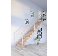 Svetlé drevené schodisko s nerezovým zábradlím v modernom interiéri.