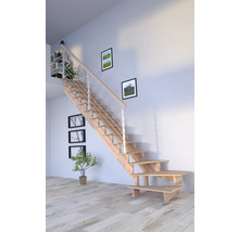 Drevené schodisko s nerezovým zábradlím vo svetlej miestnosti