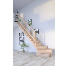 Drevené schodisko s bielym zábradlím vo svetlej miestnosti