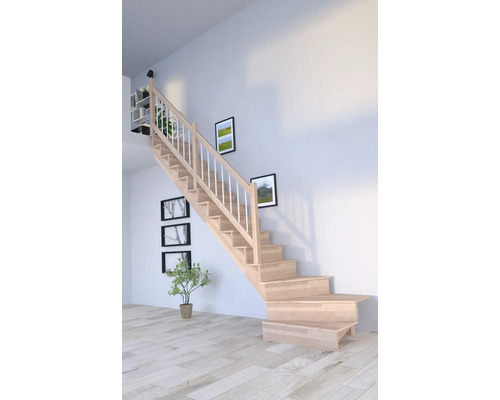 Drevené schodisko s bielym zábradlím vo svetlej miestnosti