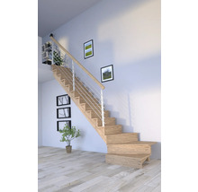 Drevené schodisko s nerezovým zábradlím vo svetlej miestnosti