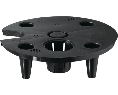 Plastový stojan na kvety s niekoľkými otvormi do záhrady