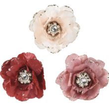 Dekoratívne umelé kvety v rôznych farbách s perličkovými ozdobami