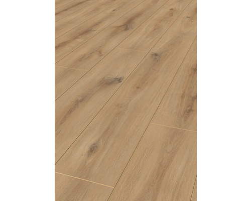 Položená laminátová podlaha so vzhľadom dreva