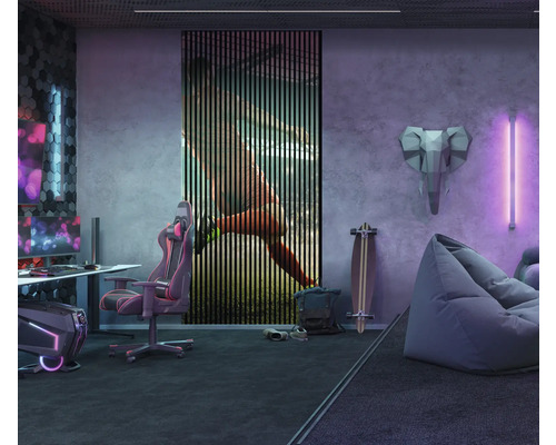 Moderná izba s písacím stolom, hernou stoličkou, sedacím vakom a nástennou dekoráciou