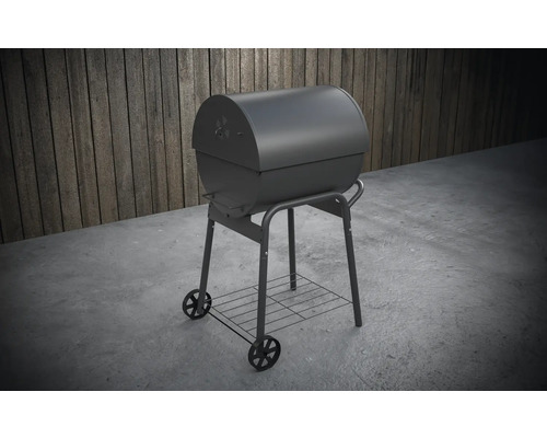 Guľatý gril s vekom a odkladacou plochou