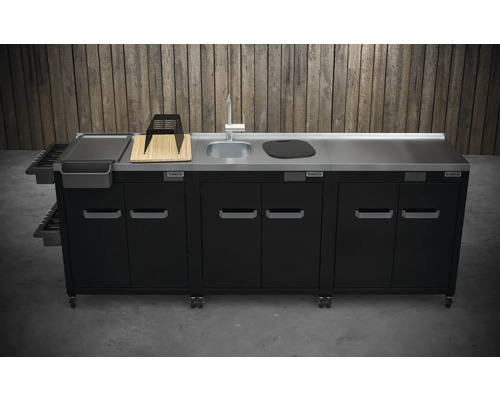 Vonkajšia grilovacia kuchyňa s umývadlom, doskou na krájanie a skrinkami