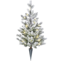 Zasnežený umelý vianočný stromček so svetlami