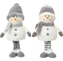 Dva látkoví snehuliaci s čiapkami a šálmi ako vianočná dekorácia