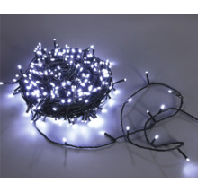 Svetelná reťaz s mnohými LED svetlami