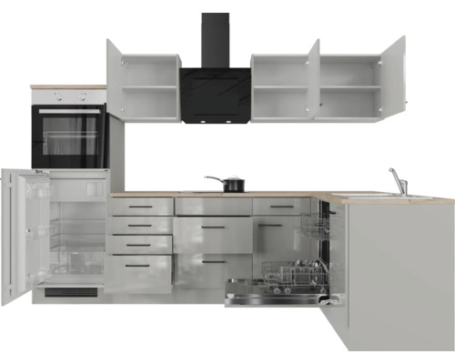 Kuchynská linka so spotrebičmi, drezom, umývačkou riadu, chladničkou, sporákom a odsávačom pár.