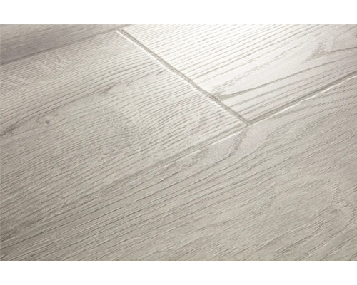 Detail laminátovej podlahy s drevenou štruktúrou