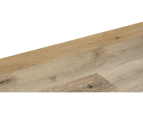 Plastová soklová lišta kanáliková Jagerndorf 15x60x2500 mm Detail vinylovej podlahy s dreveným vzhľadom pre vnútorné použitie