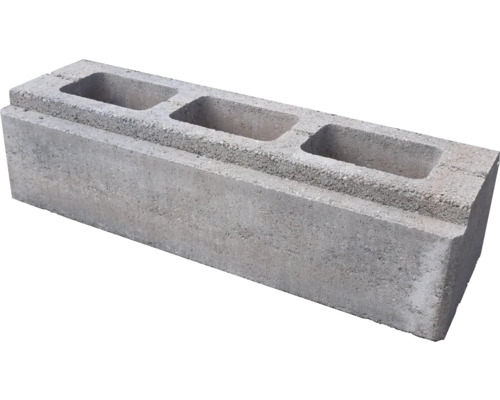 Sivý betónový blok s tromi otvormi