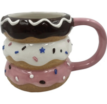 Keramický hrnček v tvare donutu