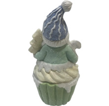 Dekoratívna figúrka trpaslíka na muffine so stromom