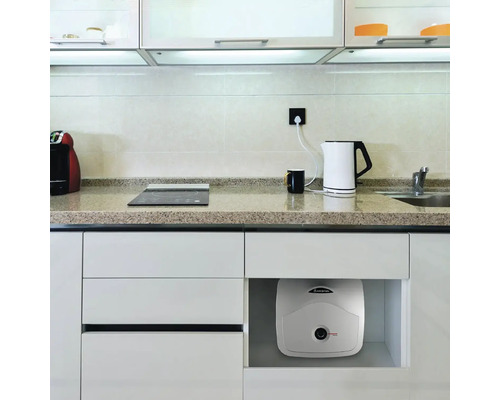 Kuchyňa s ohrievačom vody Ariston pod umývadlom