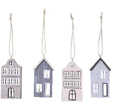 Štyri drevené závesné ozdoby v tvare domov so šnúrkou