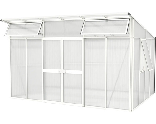 Skleník s polykarbonátovými doskami a vetracími oknami