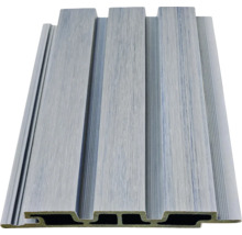 Pero a drážka z dreveného profilu pre interiérové úpravy