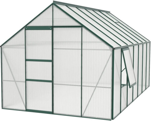 Skleník s otvoreným oknom a dverami.